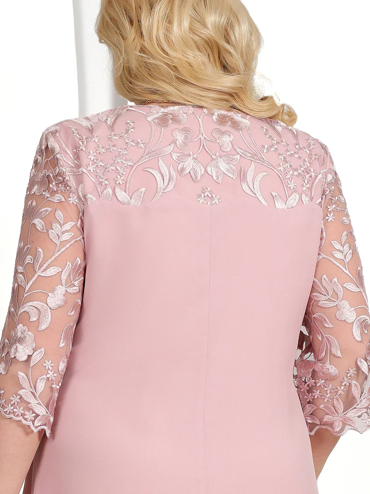 Robe de banquet brodée Theresa – Grandes tailles