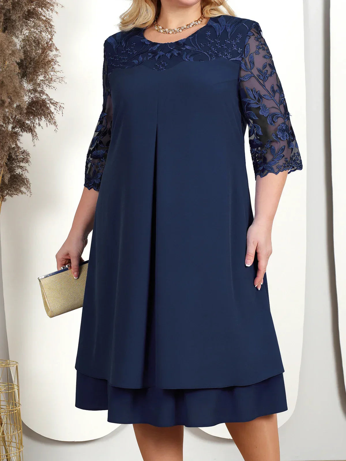 Robe de banquet brodée Theresa – Grandes tailles